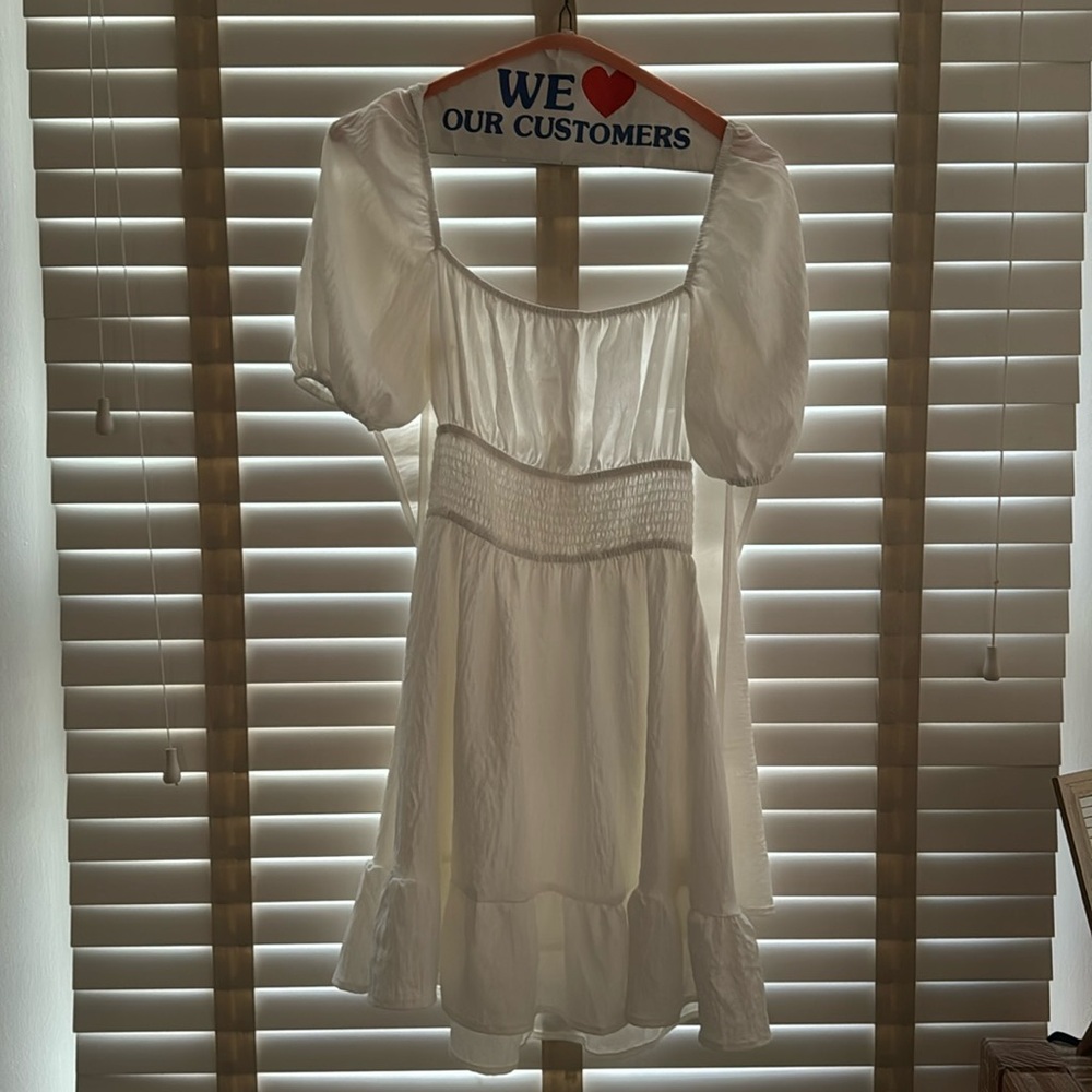 WHITE FLOWY SUMMER DRESS WITH OPEN BACK AND TIES